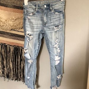 American Eagle distressed crop jeans 6 short